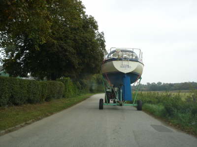 Snigelhus kommt aus dem Wasser